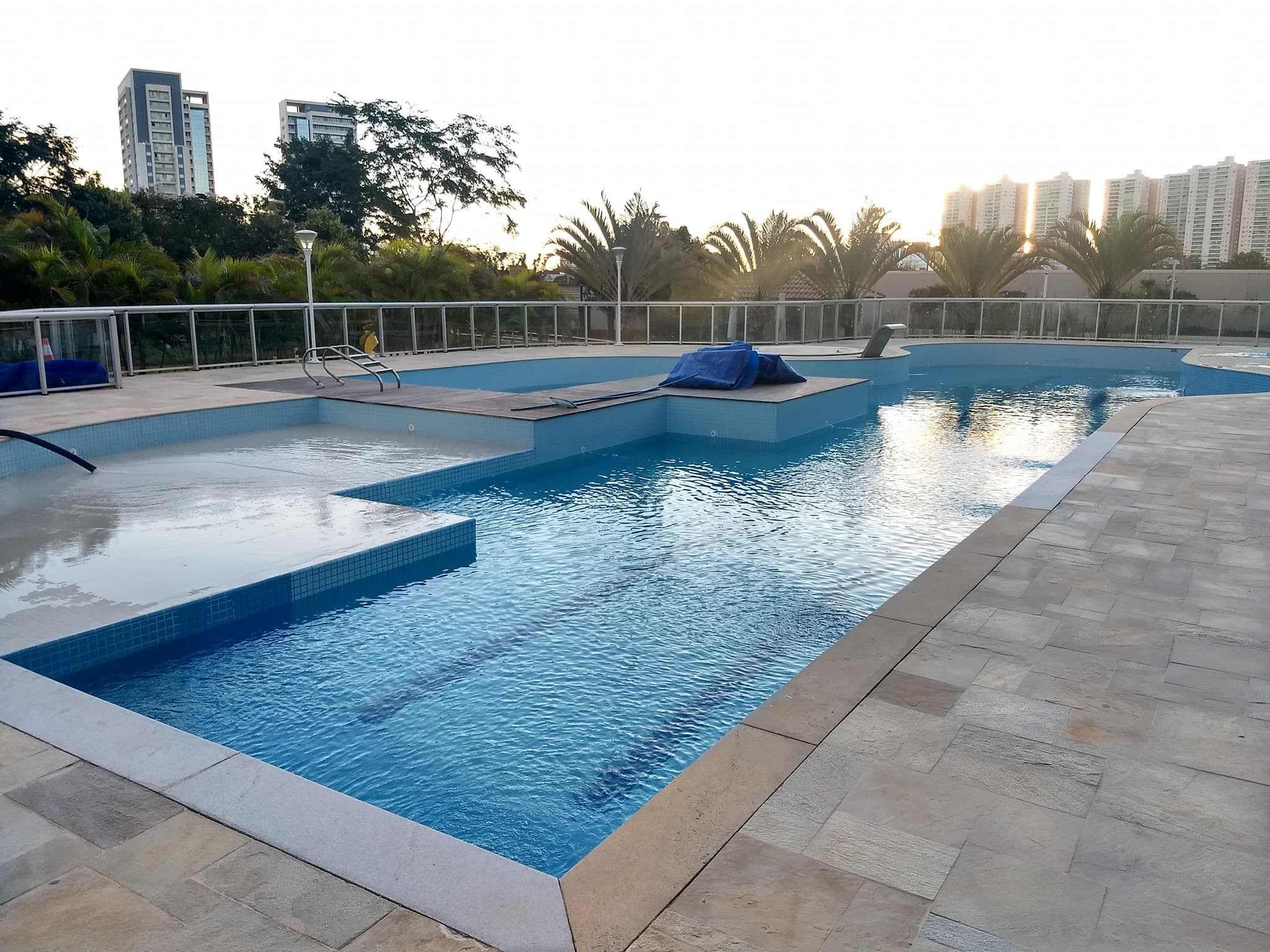 Abastecimento de piscina com caminhão pipa em Brasília